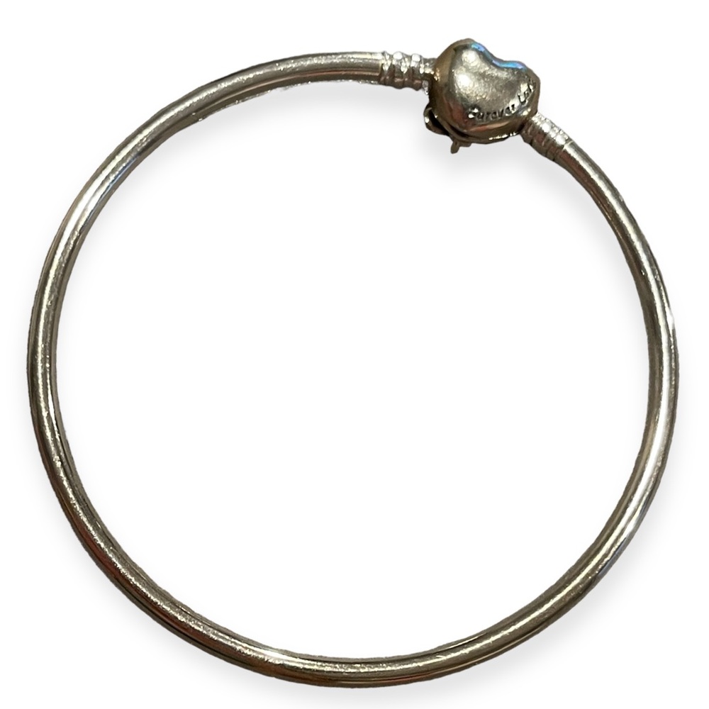 Pandora Moments Infinity Heart Clasp Bangle